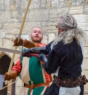 Démonstration d'escrime artistique avec l'Âme des Armes et son maître d'armes Mickael Dassas