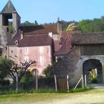 Découvrez le bourg d'Auriac-du-Périgord et son église