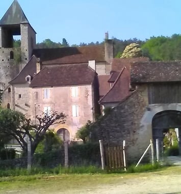Découvrez le bourg d'Auriac-du-Périgord et son église
