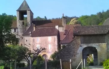 Découvrez le bourg d'Auriac-du-Périgord et son église