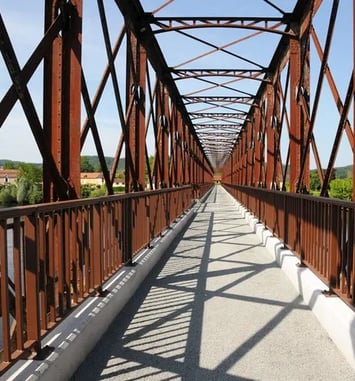 Ponts d'ici et d'ailleurs : regards croisés entre peintres et photographe