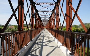 Ponts d'ici et d'ailleurs : regards croisés entre peintres et photographe