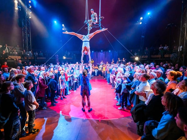 Agora Pôle National Cirque - Tout va hyper bien / Collectif Malunés